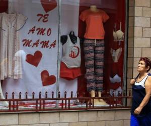 En las tiendas comerciales han comenzado a mostrar mensajes y productos dedicados a las madres: Marvin Salgado /El Heraldo