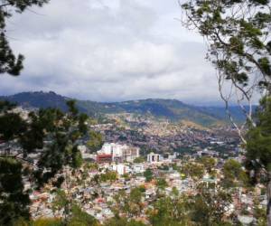 Una panorámica de la capital de Honduras que ha experimentado bajas temperaturas en las últimas horas. Fotos: Mario Urrutia/ EL HERALDO
