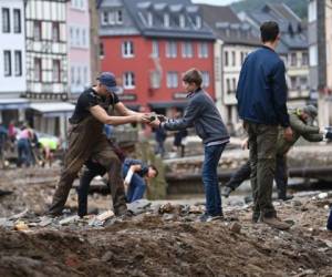Las imágenes que ha dejado la catástrofe, tanto en Bélgica como Alemania han conmocionado al mundo entero y muchos advierten que en los próximos días se verá la magnitud del fenómeno natural. Foto: AFP