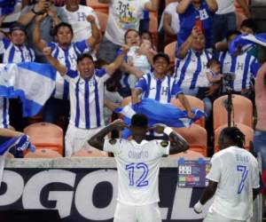 Alberth Elis y Romell Quioto le devuelven la alegría a la Selección de Honduras en la Copa Oro. Foto: @GoldCup en Twitter.