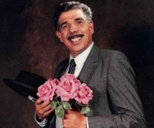 'Vine a traerle este humilde obsequio' esta es una de sus mejores frases.