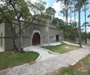 Este es el local construido para el nuevo serpentario del zoológico Rosy Walther, donde se mostrarán decenas de serpientes.Foto: Efraín Salgado/El Heraldo.