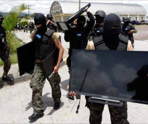 Más de 30 televisores plasma fueron decomisados ayer en un operativo en la Penitenciaría Nacional. (Foto: Mario Urrutia)