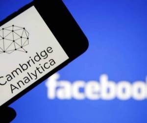 La red social ha admitido que Cambridge Analytica -una asesoría política que dirigió la campaña digital de Trump en 2016- utilizó una aplicación para recolectar informaciones privadas de 87 millones de usuarios sin su conocimiento.