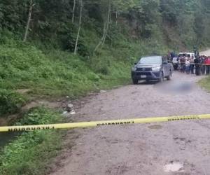 Tirado en medio de una de las calles conduce al municipio, antes mencionado, fue hallado Jorge Salvador Serrano Villanueva, de 51 años. Foto cortesía