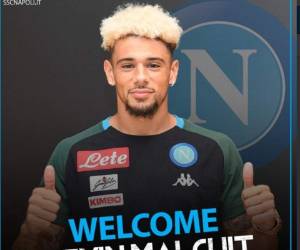 La duración del contrato del defensa no fue precisada, ni tampoco el monto del traspaso. Foto:@sscnapoli