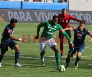 Motagua y Marathón durante el primer tiempo del partido este lunes en el Estadio Nacional en Tegucigalpa. (Fotos: Ronal Aceituno / Grupo Opsa)