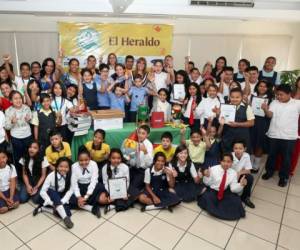 Los ganadores del proyecto fueron los 10 centros participantes. Foto: Marvin Salgado/El Heraldo.