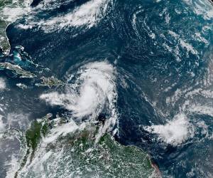 El huracán Ernesto es el tercer huracán de una temporada en el Atlántico, que podría ser una de las más activas en décadas.