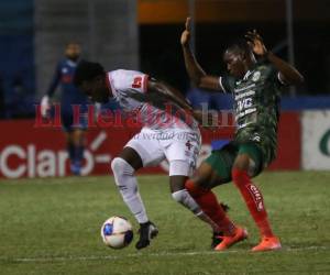 Olimpia vs. Marathón disputando la jornada 11 de Liga Nacional.