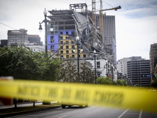 El Hard Rock Hotel se derrumbó parcialmente en Canal Street, en el centro de Nueva Orleans, Luisiana. Foto: Agencia AFP.