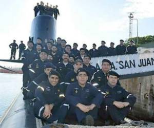 La tripulación del Ara San juan. Algunas historias de los 44 tripulantes del submarino ARA San Juan desaparecido hace un año. (Foto: Opi Santa Cruz)
