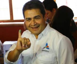 El mandatario hondureño Juan Orlando votó en su natal Gracias, Lempira.