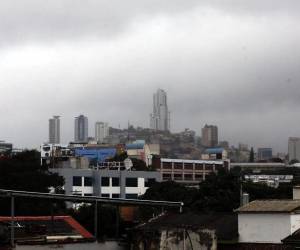 Copeco instó a la ciudadanía a asegurar los techos de las viviendas y a realizar labores de limpieza en canaletas, desagües, cunetas y tragantes.