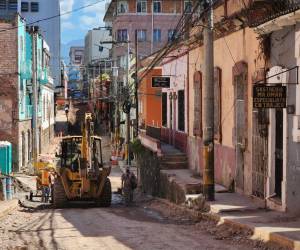 Los trabajos que se ejecutan en la avenida Cervantes abarcan 1.3 kilómetros desde el paseo San Rafael hasta el paseo Marco Aurelio Soto.