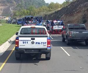 Un grupo de policías se desplazó hasta la carretera CA-5 para iniciar el desalojo.
