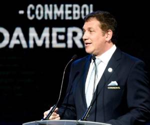 Alejandro Domínguez, presidente de la Conmebol, manifestó su interés en aplicar el VAR en la Copa Sudamericana. Foto: latercera.com