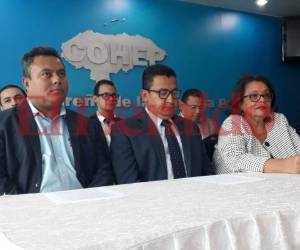 Los miembros de la sociedad civil en conferencia de prensa este martes. Foto: Alex Pérez/ EL HERALDO