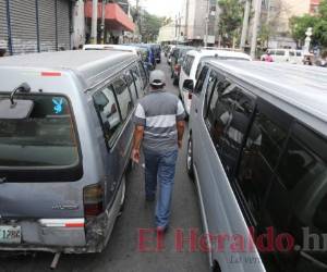 Los propietarios de los microbuses “brujos” demandan que se los legalicen.