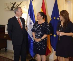 El embajador Guillermo Kirkpatrick se reunió con los miembros de la Fuerza de Tarea de Atención al Migrante.