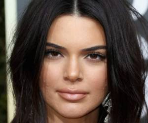 La modelo Kendall Jenner en los Globos de Oro 2018. Foto AFP