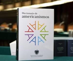 La primera edición del Diccionario de americanismos (2010) contiene 70,000 voces, lexemas complejos, frases y locuciones, y un total de 120,000 acepciones, que representan las palabras propias del español de América.