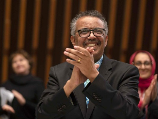 Tedros Adhanom Ghebreyesus, reaccionando en la sesión de clausura de la reunión virtual de la Asamblea Mundial de la Salud desde la sede de la OMS en Ginebra. Foto: Agencia AFP.