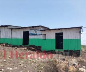 Así luce la fachada de la Escuela Generación 2000, ubicada en la colonia del mismo nombre. Foto: EL HERALDO