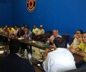 Representantes del gobierno y transportistas han mantenido reuniones para llegar a acuerdos que beneficien a la población y evitar el aumento a las tarifas.