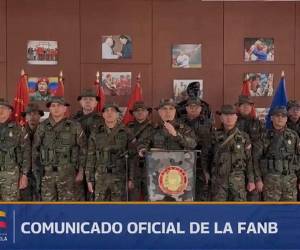 El ministro de Defensa venezolano, Vladimir Padrino López, aseguró que la FANB se mantiene unida ante la “agresión imperial” y exigió la liberación inmediata de Maduro.