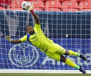 Luis Buba López al momento de atajar uno de los penales ante Costa Rica.