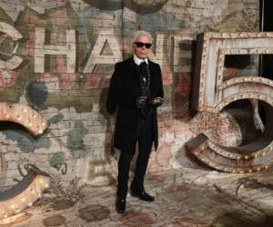 Karl Lagerfeld, el icónico diseñador de Chanel, falleció este martes a sus 85 años. Aquí te contamos 10 datos que no conocías sobre el famoso creador de moda.
