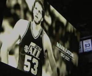 El pívot pasó toda su carrera con el Jazz, lideró la liga en tapones cuatro veces y su promedio de 5,6 por partido en 1984-85. Foto: Captura de pantalla