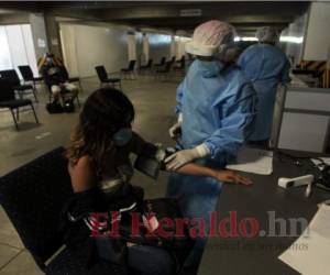 Los capitalinos buscan atención médica en los centros de triaje que se ubican en la capital. Foto: Alex Pérez / EL HERALDO.