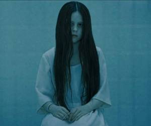 El pelo en la cara, una tez completamente blanca y deteriorada, así lucía Samara Morgan en la película.