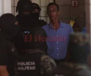 Fuertemente custodiado fue trasladado Saúl Escobar a su audiencia de declaración de imputado. (Foto: Alex Pérez/ El Heraldo Honduras)