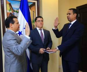 Feryd Bascha fue juramentado por Ricardo Cardona, ministro secretario privado de la Presidencia de la República.