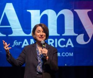 Klobuchar se había posicionado como una centrista y pragmática capaz de conciliar posiciones encontradas y de llevar ese espíritu de cooperación a la Oficina Oval. Foto: AP.