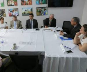 Miembros del Partido Nacional y del gobierno en las oficinas de las Naciones Unidas en Honduras.