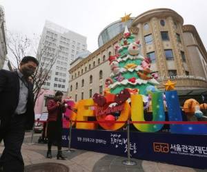 Las autoridades han encontrado 62 grupos de infecciones en las últimas dos semanas. AP.