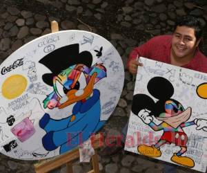 'Betto' es el artífice de una caricatura peculiar del afamado “Mickey Mouse”. Foto David Romero| EL HERALDO