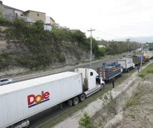 Los conductores fueron detenidos por varias horas. Foto: Alejandro Amador/EL HERALDO.