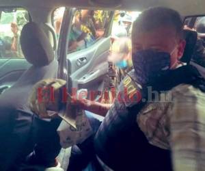 Momento en que el alcalde Avilez era trasladado hasta Tegucigalpa. Foto: EL HERALDO.