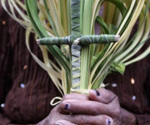 Uno de los signos que permanecen vigentes entre la feligresía es portar la palma de olivos para el Domingo de Ramos. Foto: El Heraldo