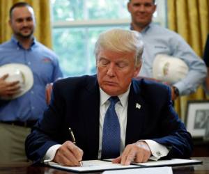 El plan también aumentaría el crédito fiscal de 1,000 dólares por hijo, pero no dice en cuánto. Esos detalles todavía están siendo discutidos.