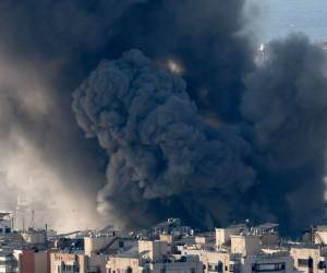 El Ejército israelí también detalla que la operación la llevaron a cabo 50 aviones de combate de la fuerza área guiados por inteligencia precisa para atacar el búnker de Jameneí en la capital iraní.