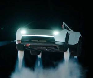 Elon Musk reconoció que el deportivo no esta necesariamente optimizado para la seguridad, lo que plantea interrogantes sobre su homologación para circular por carreteras públicas.