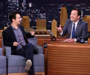 Lin-Manuel Miranda durante una entrevista con Jimmy Fallon en 'The Tonight Show Starring Jimmy Fallon' en Nueva York en una fotografía del 4 de octubre de 2016 proporcionada por NBC.