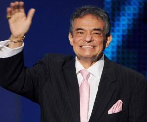 'El Príncipe de la Canción' ha estado internado en diversos hospitales de rehabilitación desde su llegada a Miami, Estados Unidos.