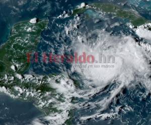 Toda la costa de Belice está bajo alerta por huracán y se advirtió a la gente en Honduras, Guatemala y la Península de Yucatán, México. Foto: Agencia AFP.